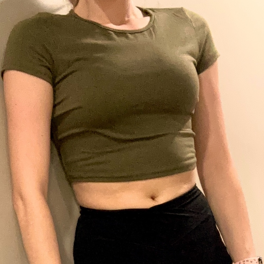Small army green short sleeve crop top